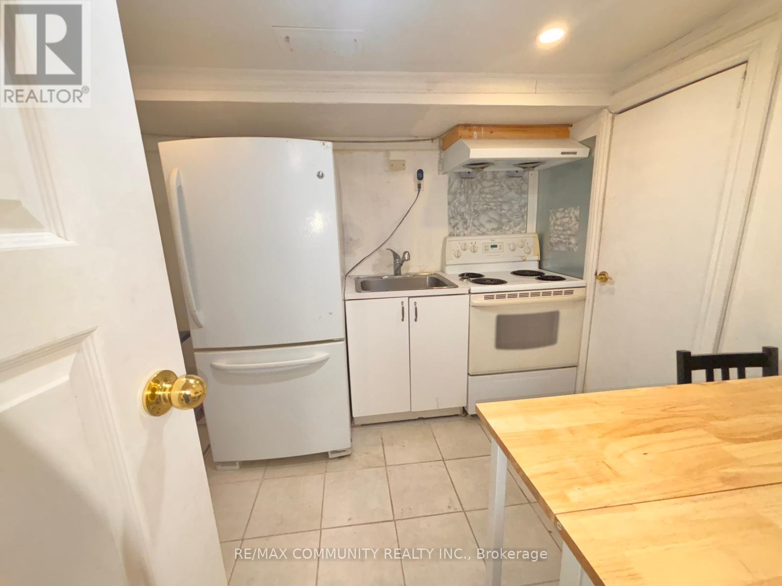 10 (Basement) - 537 Steeles Avenue W, Toronto, Ontario  M2M 3Y1 - Photo 9 - C12954094