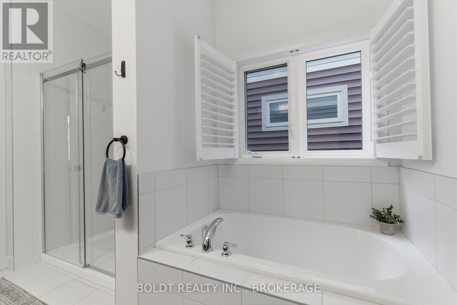 70 Beachwalk Crescent, Fort Erie, Ontario  L0S 1B0 - Photo 20 - X12953006