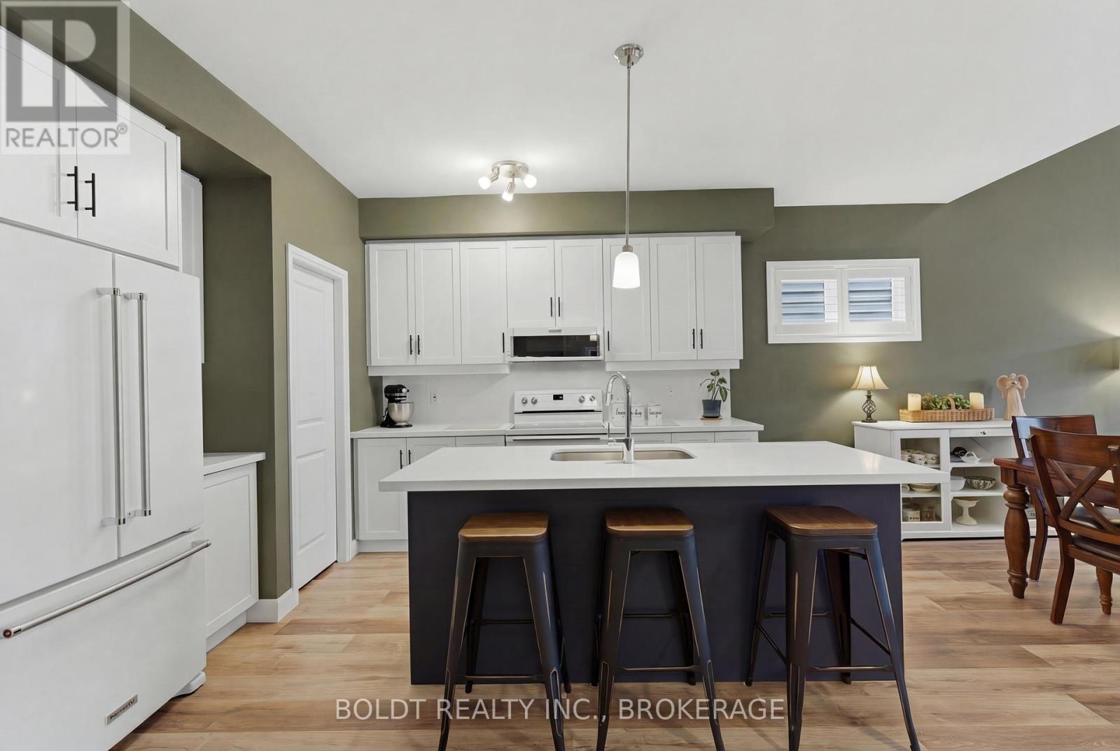 70 Beachwalk Crescent, Fort Erie, Ontario  L0S 1B0 - Photo 7 - X12953006