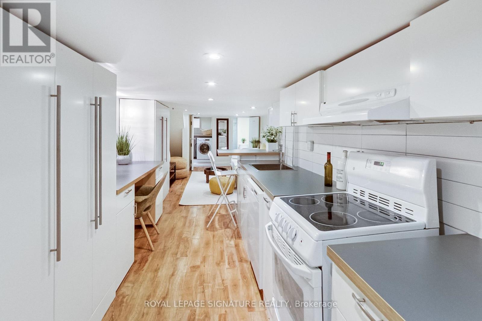 Lower - 6 King Edward Avenue, Toronto, Ontario  M4C 5J6 - Photo 1 - E12954086