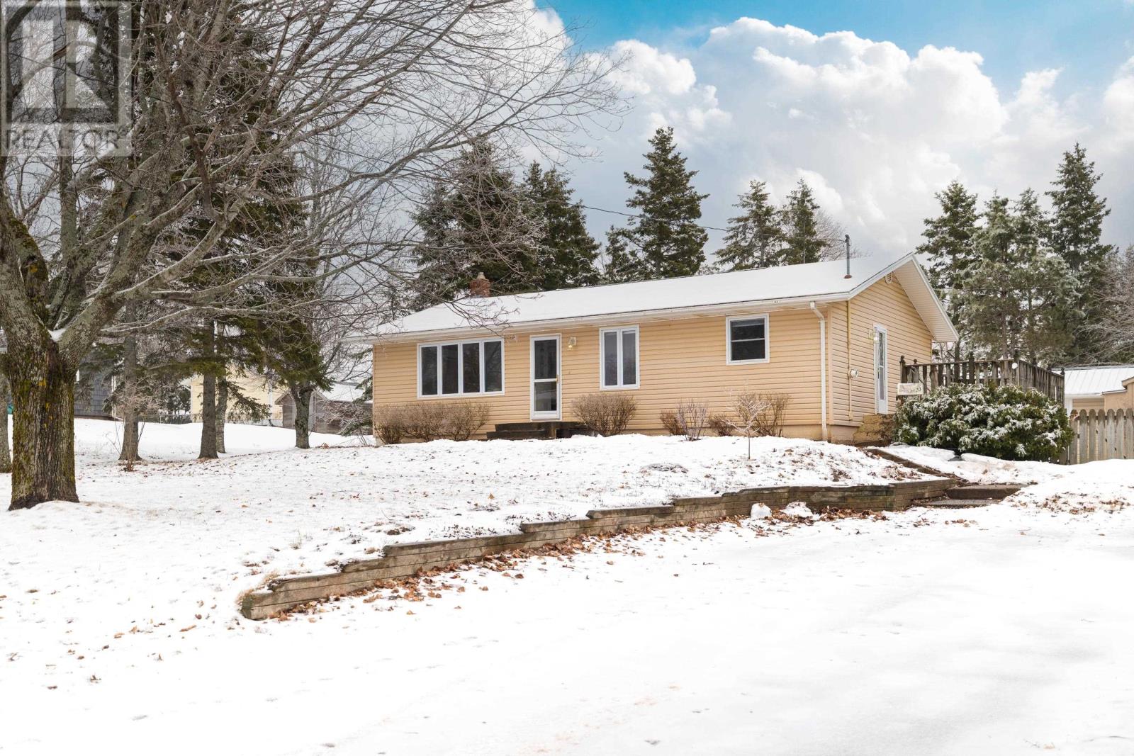 20 Avonlea Drive, Charlottetown, Prince Edward Island  C1C 1C7 - Photo 3 - 202606277