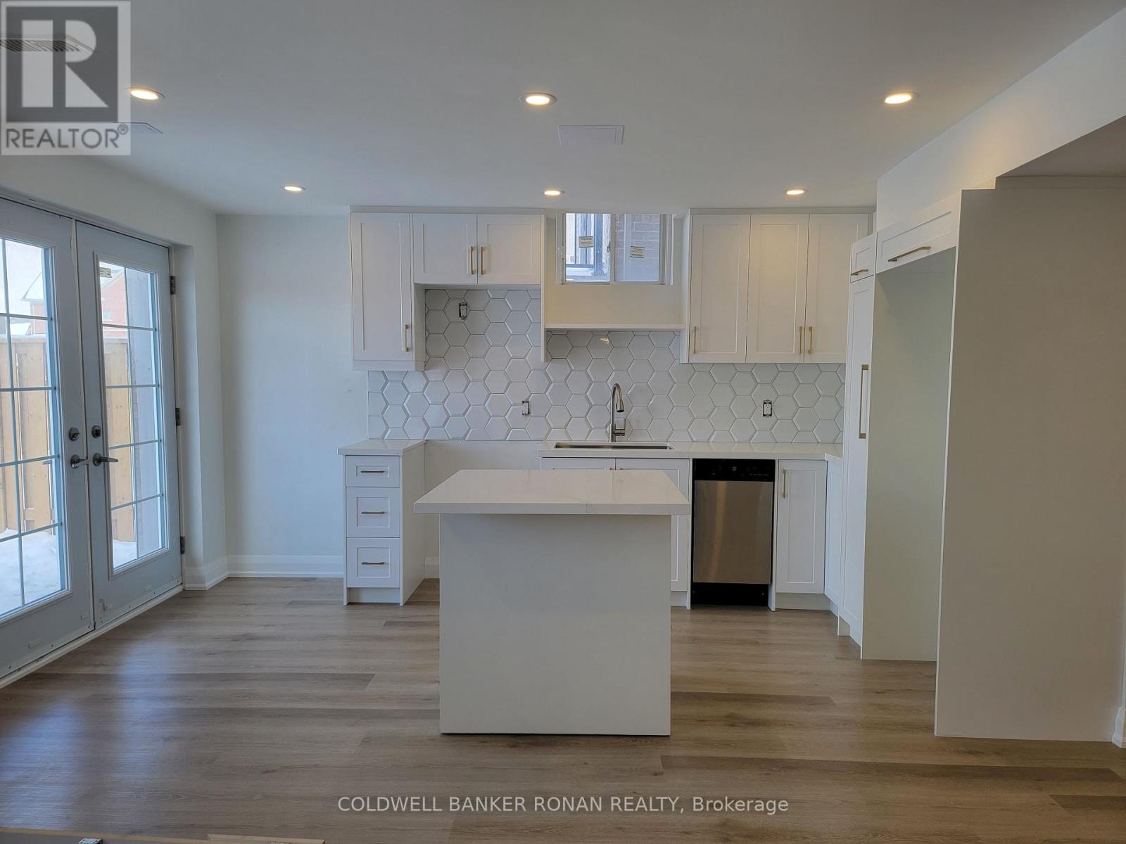 6 Frank Kelly Drive, East Gwillimbury, Ontario  L9N 0R2 - Photo 3 - N12954032