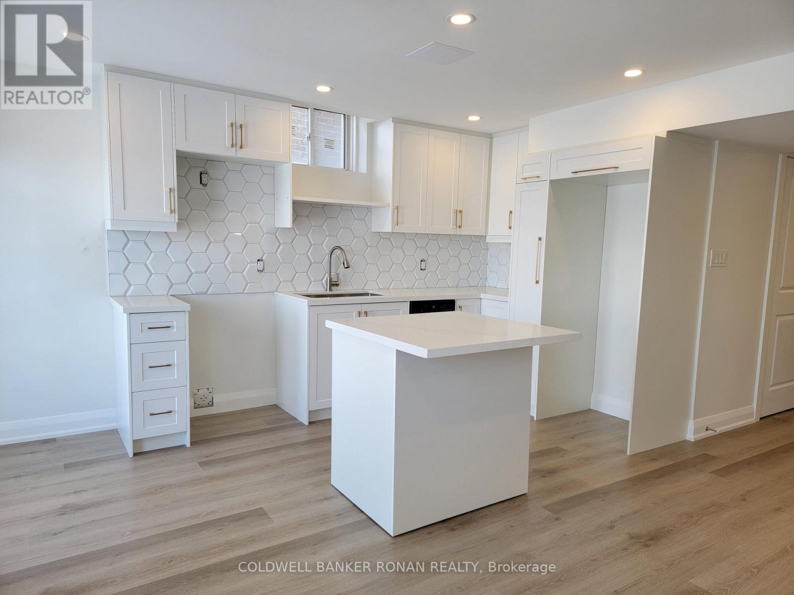 6 Frank Kelly Drive, East Gwillimbury, Ontario  L9N 0R2 - Photo 4 - N12954032