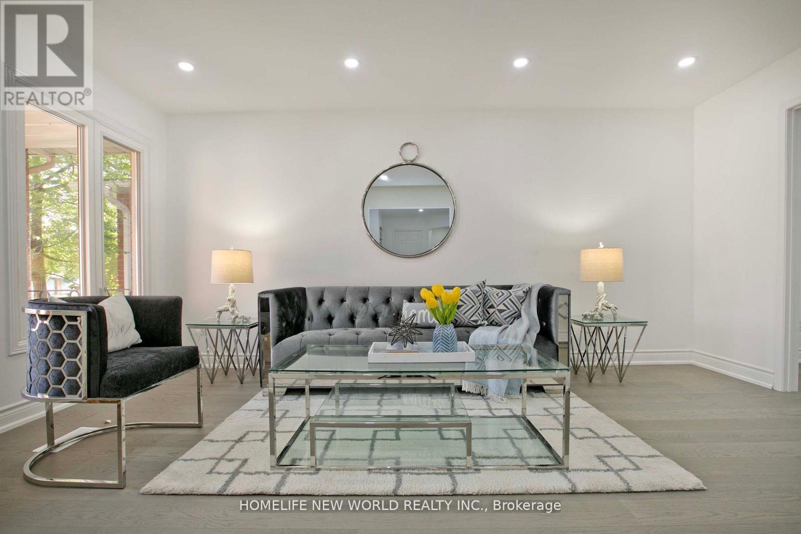 94 Weldrick Road E, Richmond Hill, Ontario  L4C 8T7 - Photo 10 - N12954052