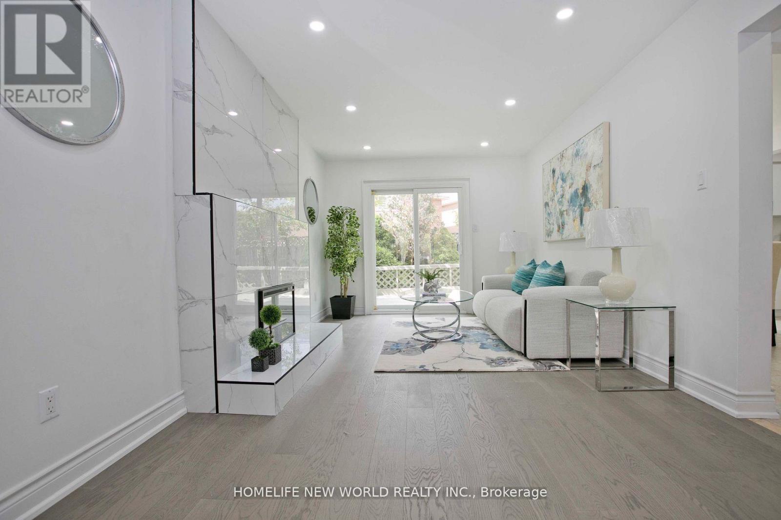 94 Weldrick Road E, Richmond Hill, Ontario  L4C 8T7 - Photo 8 - N12954052