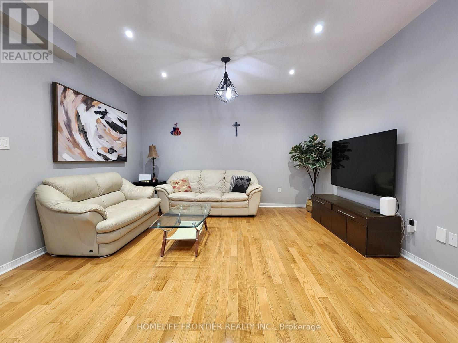 98 Merton Street, Richmond Hill, Ontario  L4E 0P2 - Photo 11 - N12954100