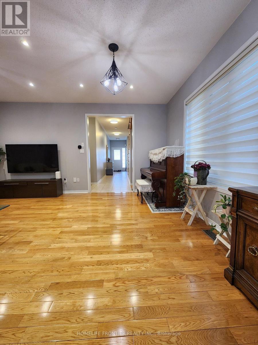 98 Merton Street, Richmond Hill, Ontario  L4E 0P2 - Photo 12 - N12954100