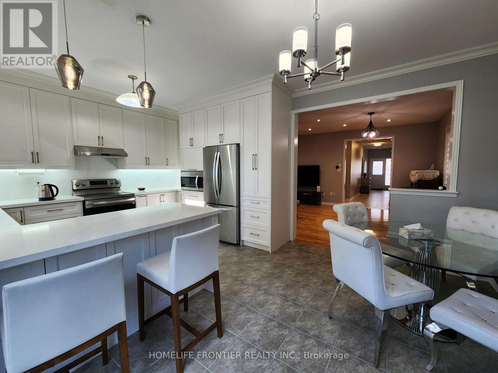 98 Merton Street, Richmond Hill, Ontario  L4E 0P2 - Photo 9 - N12954100