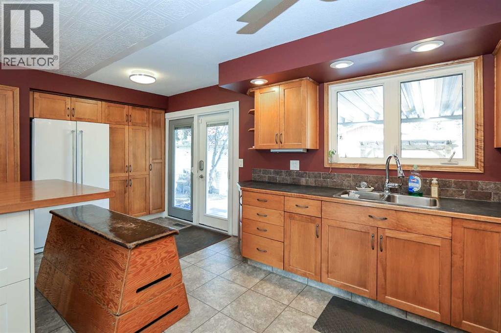 415 Barrett Drive, Red Deer, Alberta  T4R 1M2 - Photo 9 - A2298184