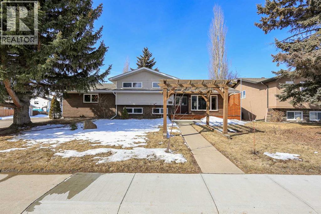 415 Barrett Drive, Red Deer, Alberta  T4R 1M2 - Photo 1 - A2298184