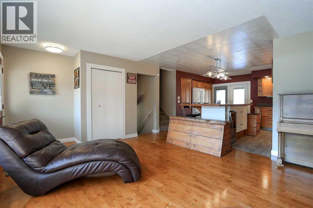 415 Barrett Drive, Red Deer, Alberta  T4R 1M2 - Photo 5 - A2298184