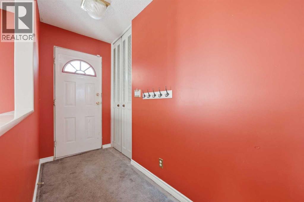 4911 Marcombe Road NE, Calgary, Alberta  T2A 3G4 - Photo 4 - A2297127