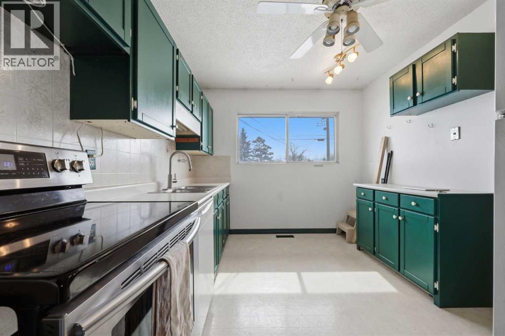 4911 Marcombe Road NE, Calgary, Alberta  T2A 3G4 - Photo 12 - A2297127