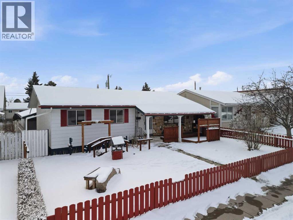 4911 Marcombe Road NE, Calgary, Alberta  T2A 3G4 - Photo 2 - A2297127