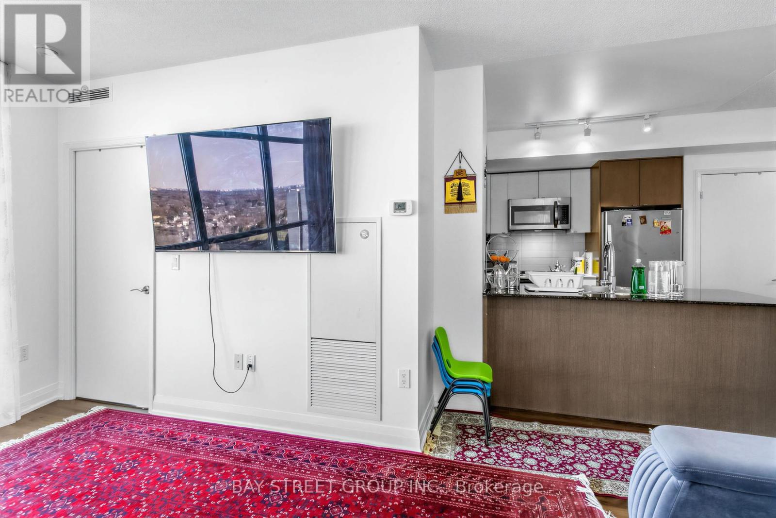 1910 - 9 Valhalla Inn Road, Toronto, Ontario  M9B 0B2 - Photo 12 - W12954040