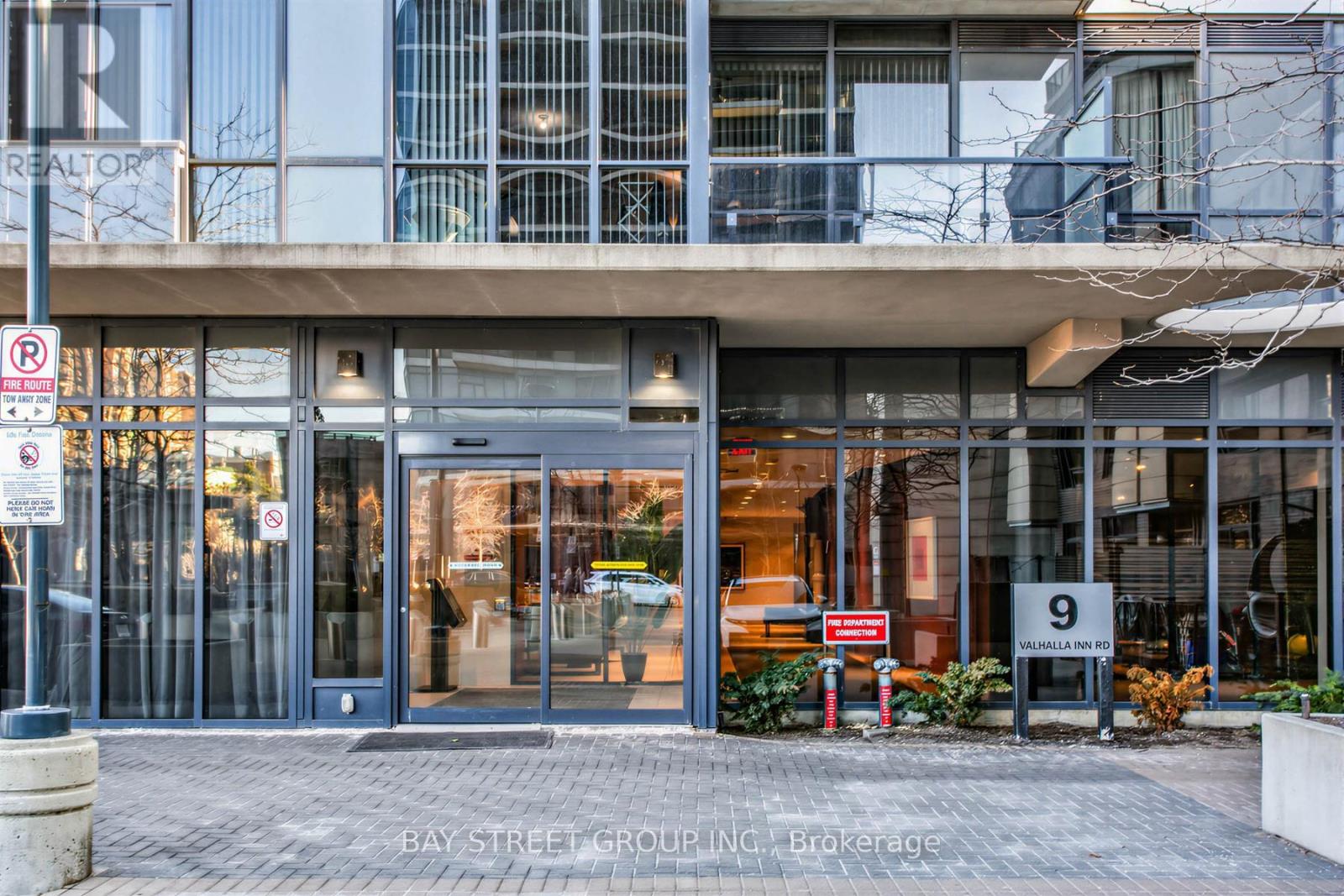 1910 - 9 Valhalla Inn Road, Toronto, Ontario  M9B 0B2 - Photo 2 - W12954040