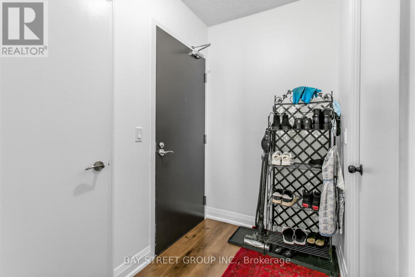 1910 - 9 Valhalla Inn Road, Toronto, Ontario  M9B 0B2 - Photo 25 - W12954040