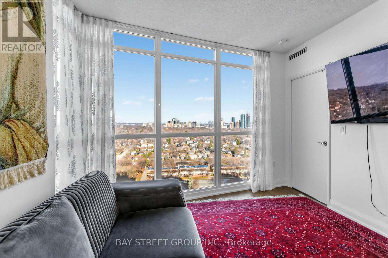 1910 - 9 Valhalla Inn Road, Toronto, Ontario  M9B 0B2 - Photo 4 - W12954040