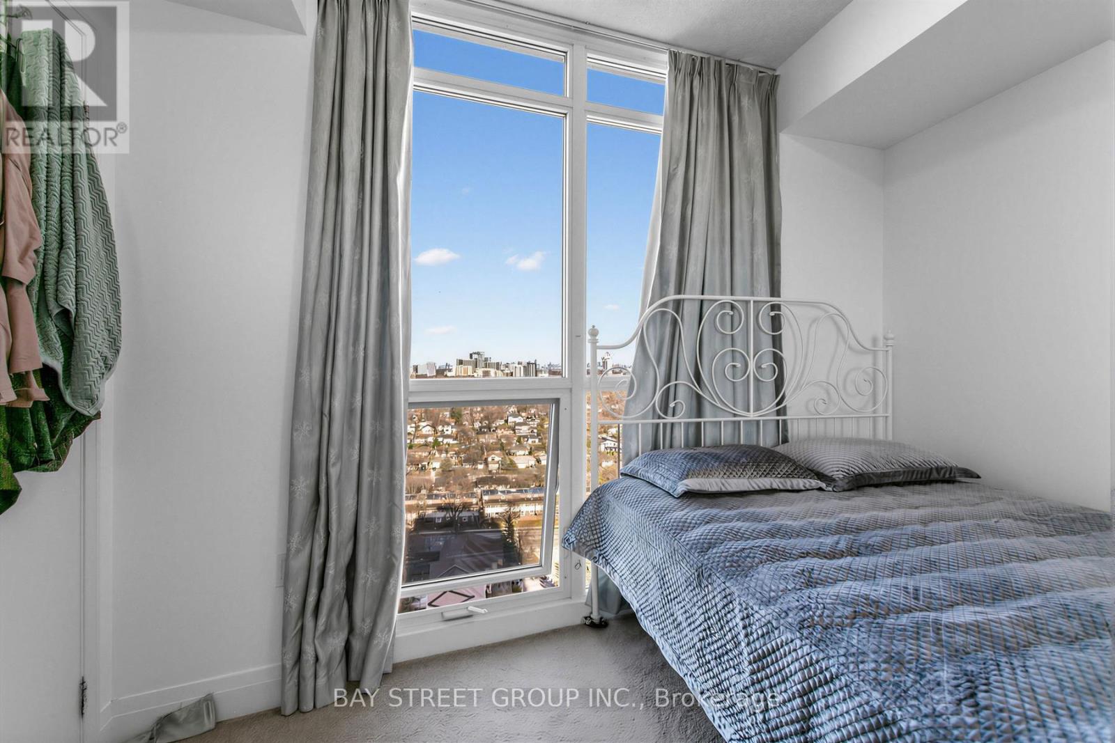 1910 - 9 Valhalla Inn Road, Toronto, Ontario  M9B 0B2 - Photo 6 - W12954040