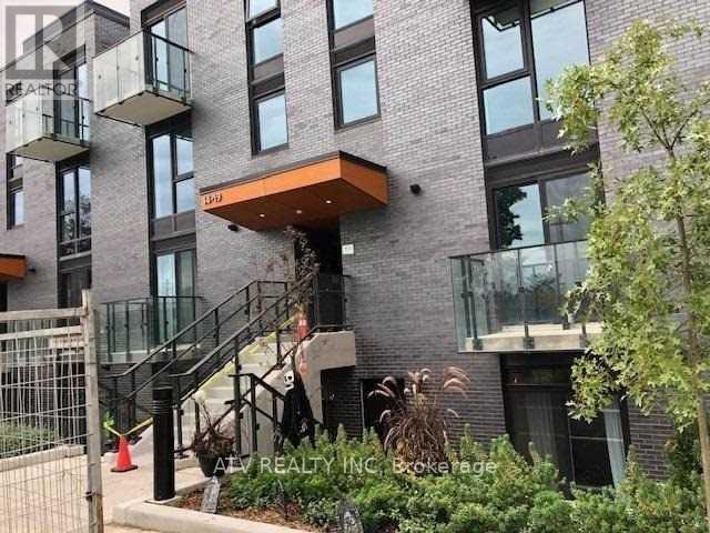 TH17 - 10 BRIN DRIVE, Toronto, Ontario