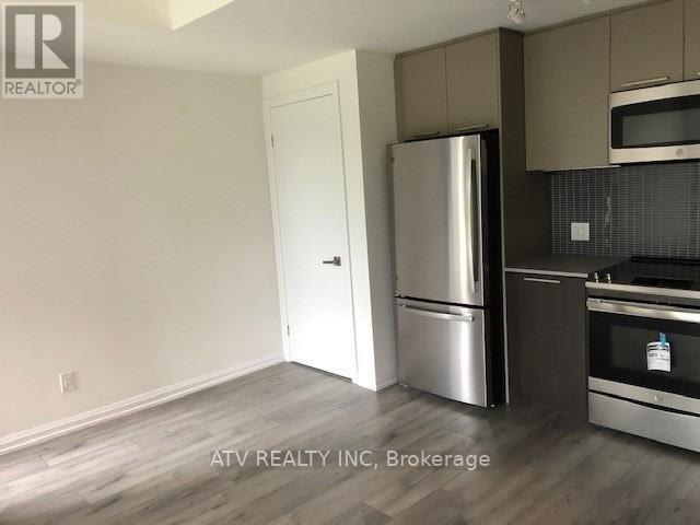 Th17 - 10 Brin Drive, Toronto, Ontario  M8X 0B3 - Photo 4 - W12954046