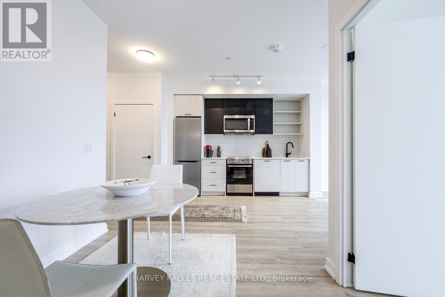 1001 - 2300 St Clair Avenue W, Toronto, Ontario  M6P 0B3 - Photo 24 - W12954080