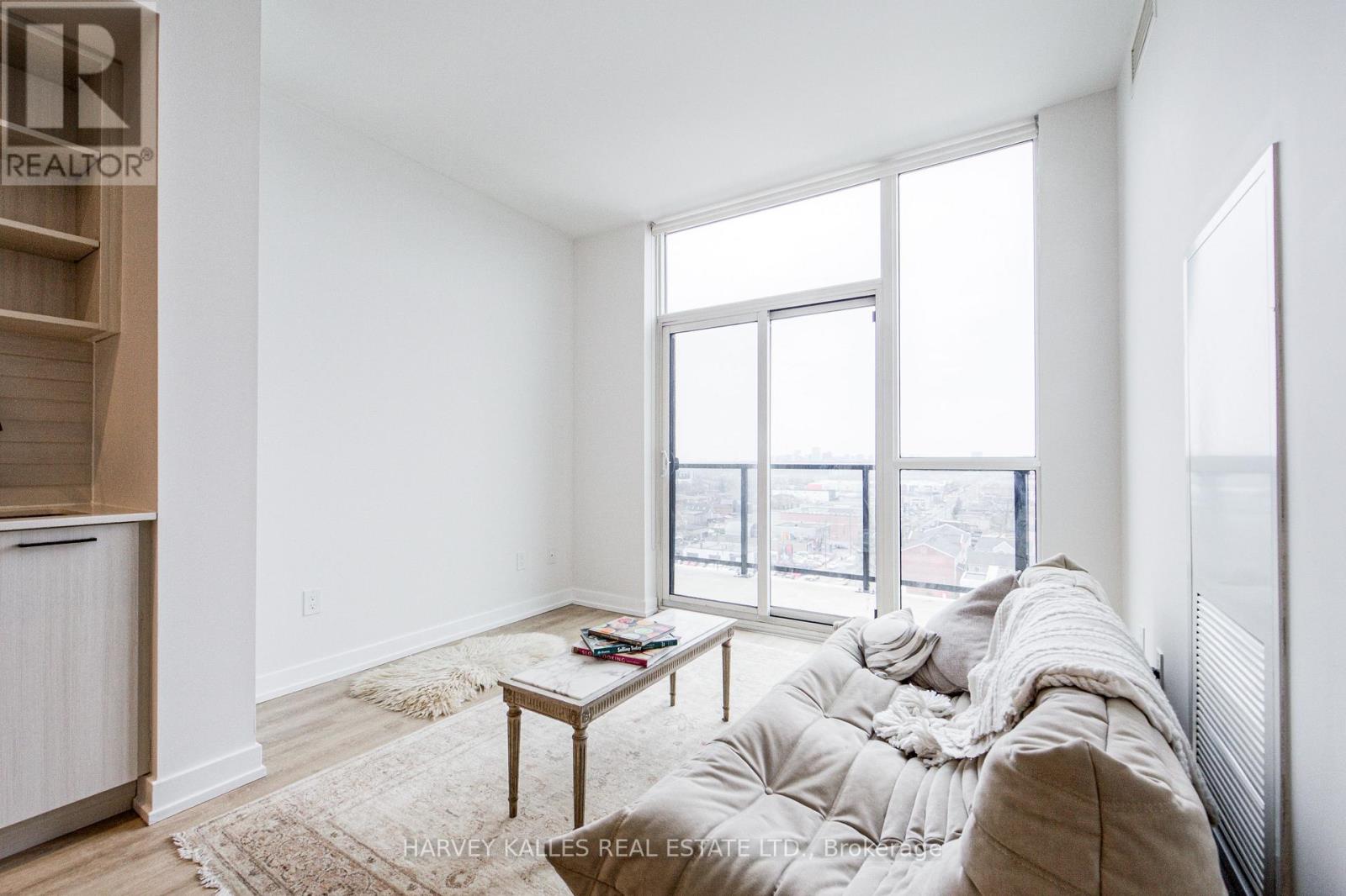 1001 - 2300 St Clair Avenue W, Toronto, Ontario  M6P 0B3 - Photo 7 - W12954080