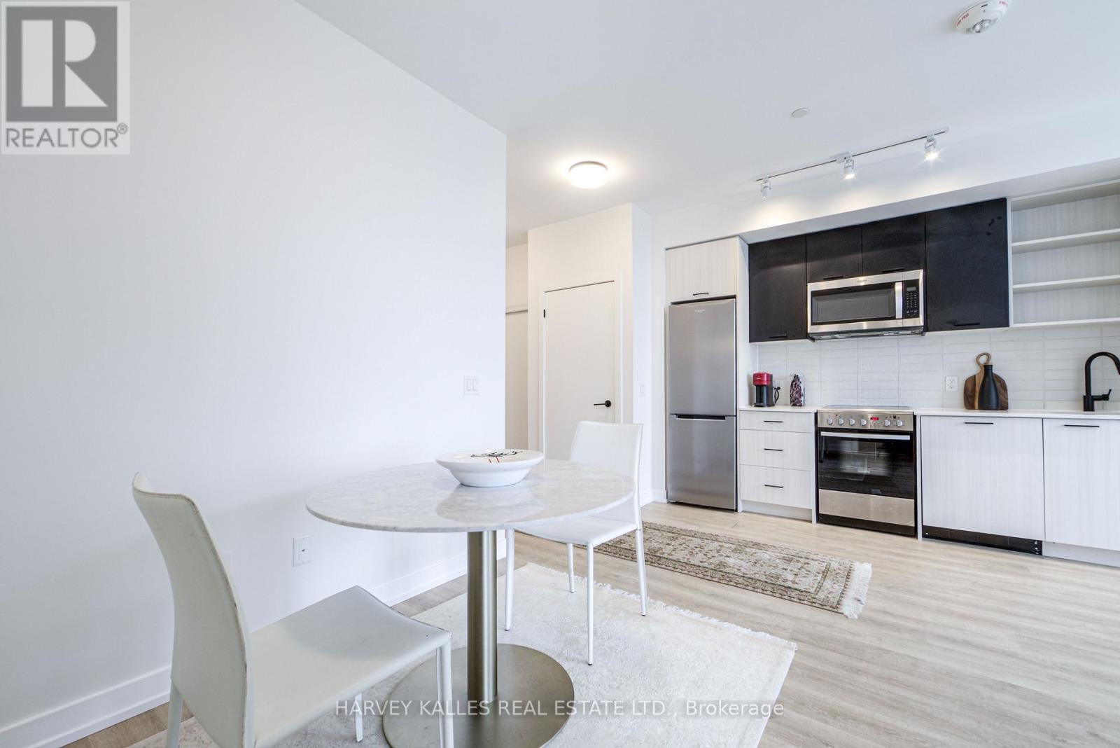 1001 - 2300 St Clair Avenue W, Toronto, Ontario  M6P 0B3 - Photo 8 - W12954080