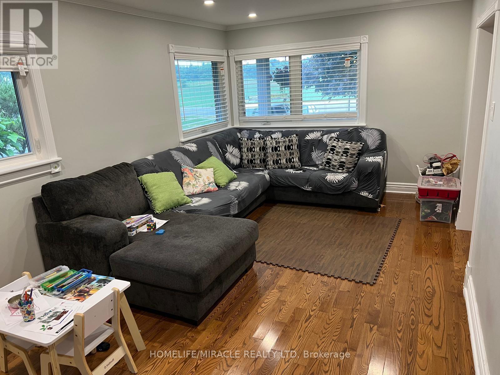 1760 Notre Dame Drive, Wilmot, Ontario  N0B 2L0 - Photo 2 - X12954084