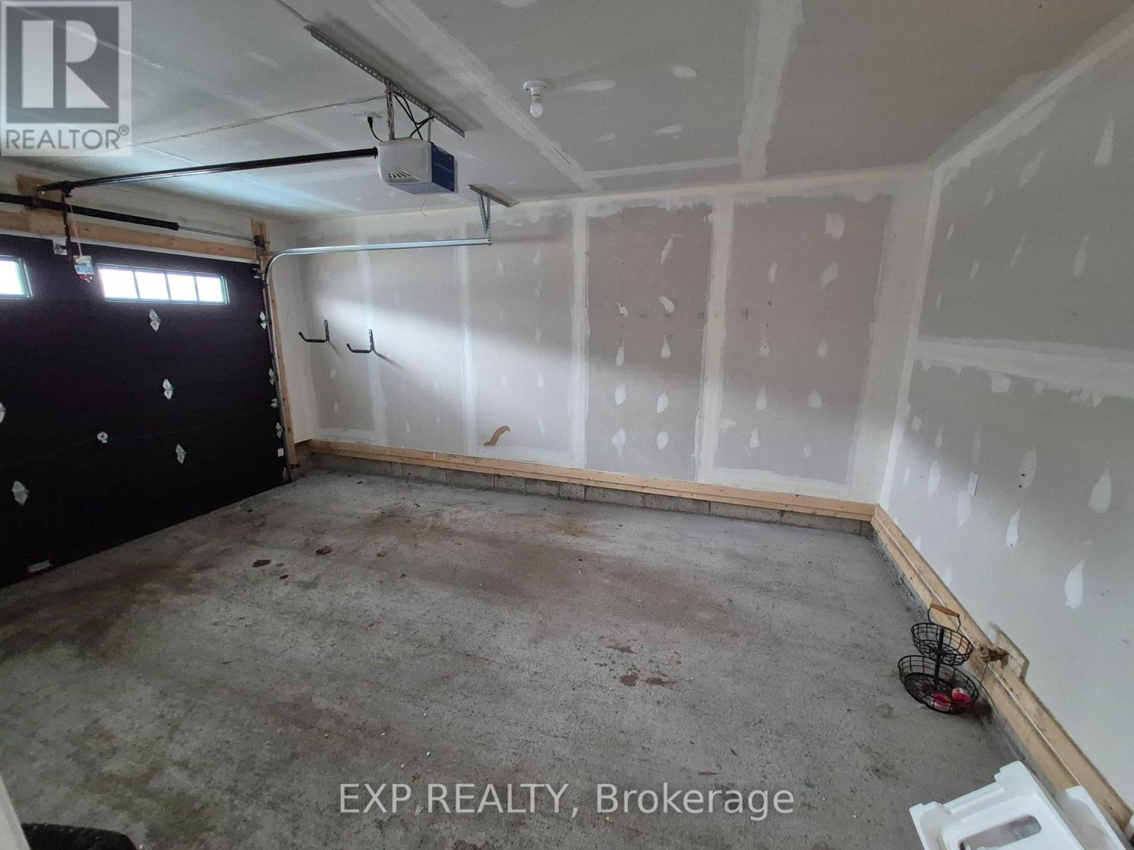 618 Taliesin Crescent, Ottawa, Ontario  K2S 2W5 - Photo 25 - X12942800