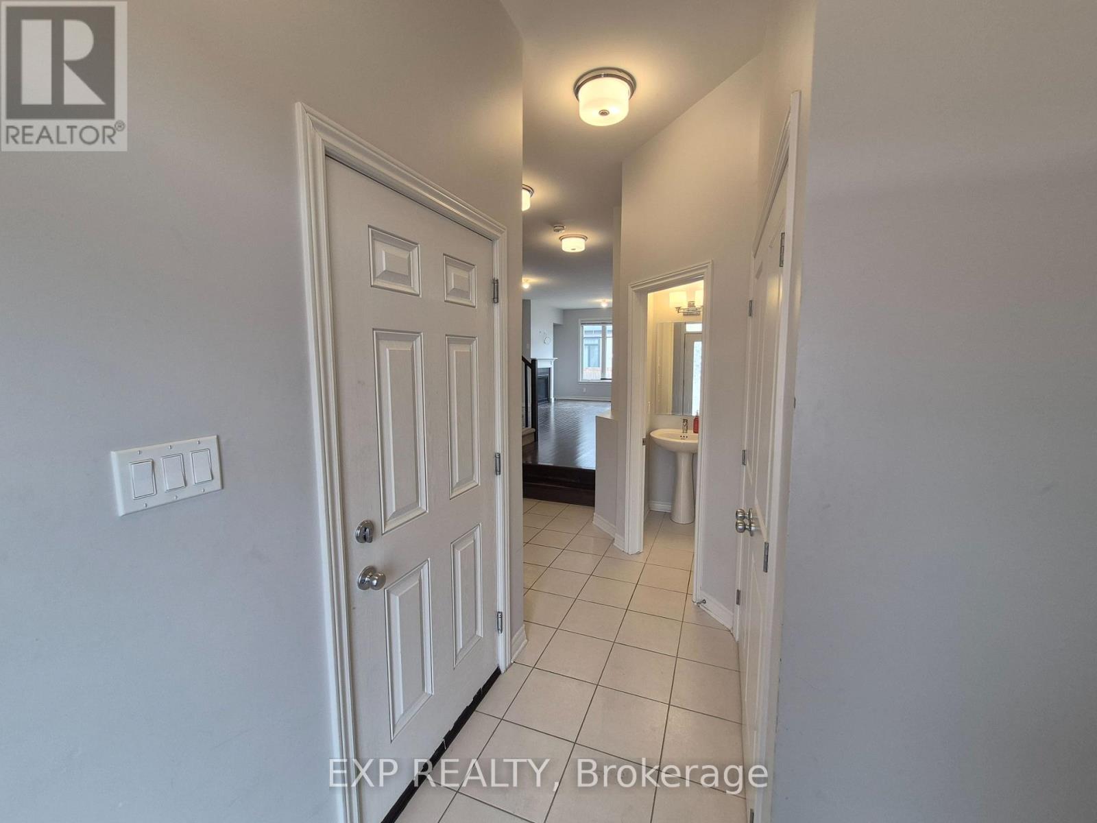 618 Taliesin Crescent, Ottawa, Ontario  K2S 2W5 - Photo 4 - X12942800