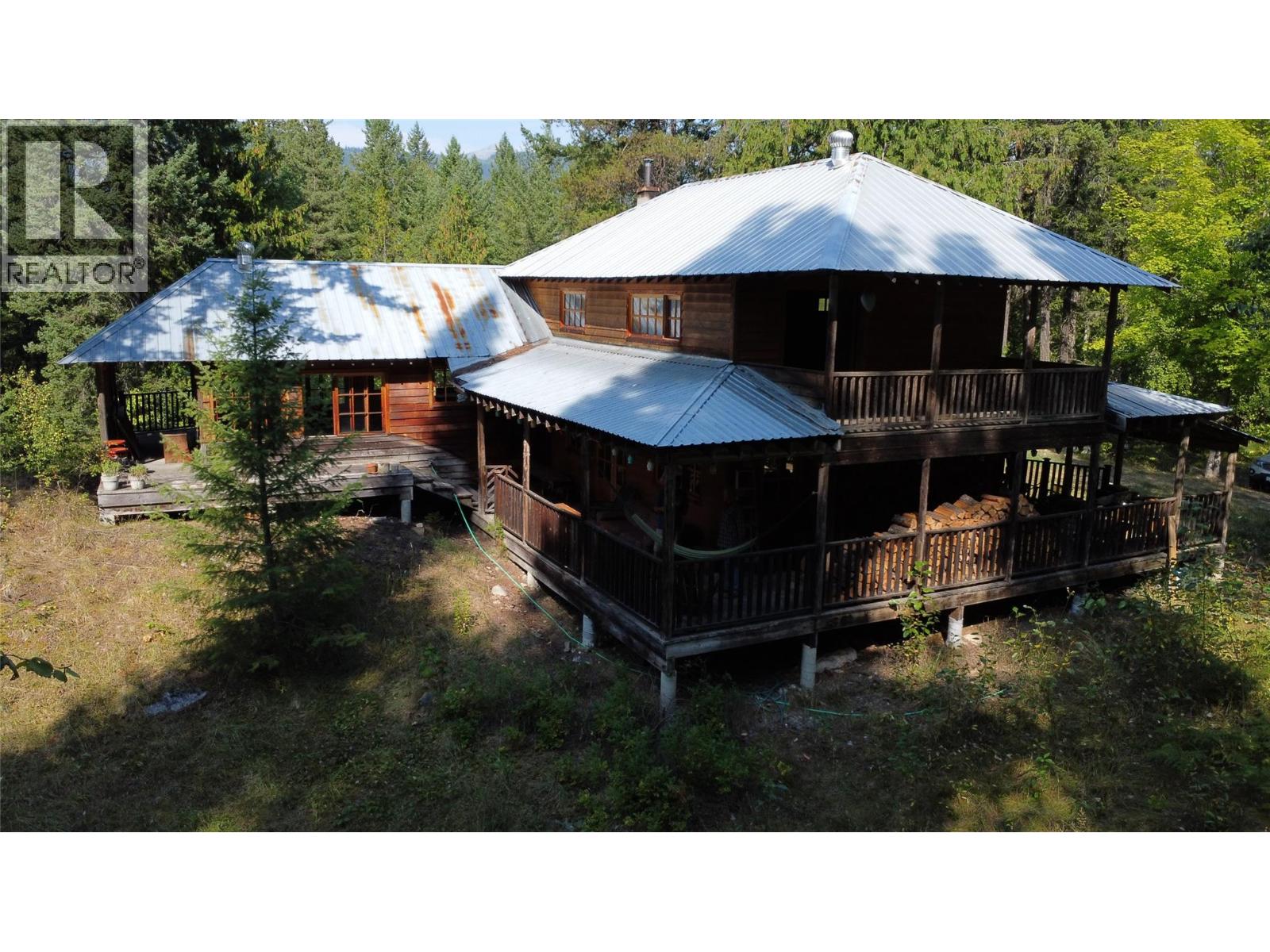 7467 ST THOMAS Road, Winlaw, British Columbia