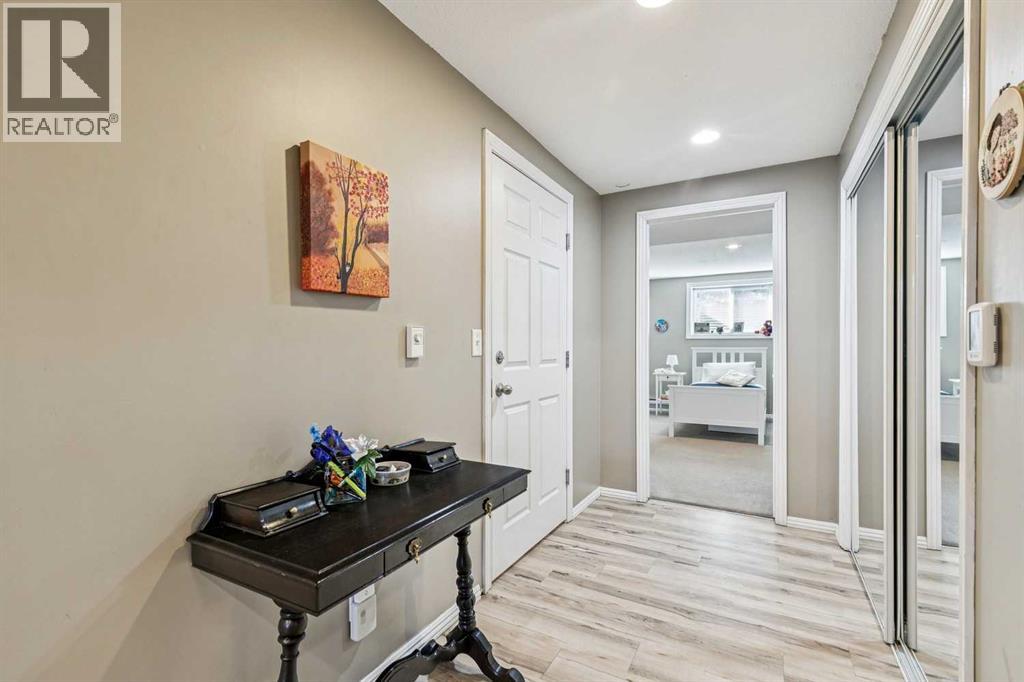 144 Waldron Avenue, Okotoks, Alberta  T1S 1E1 - Photo 25 - A2288213