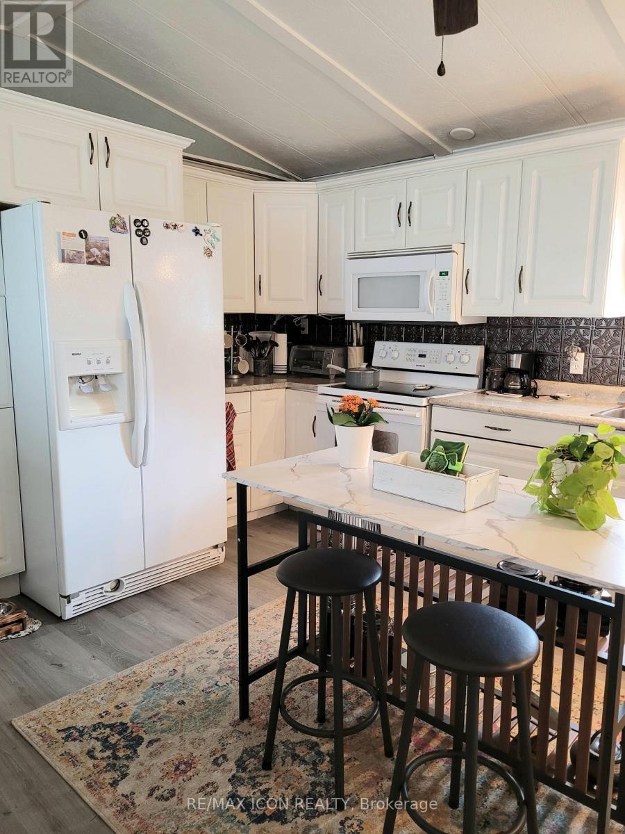 35 - 9839 Lakeshore Road, Lambton Shores, Ontario  N0M 1T0 - Photo 10 - X12954112