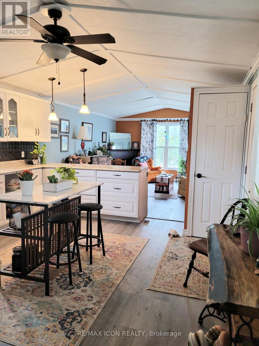 35 - 9839 Lakeshore Road, Lambton Shores, Ontario  N0M 1T0 - Photo 11 - X12954112