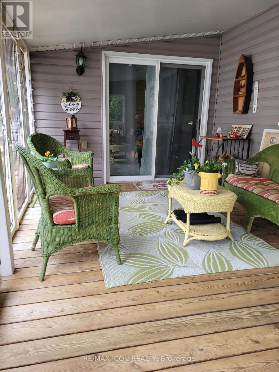 35 - 9839 Lakeshore Road, Lambton Shores, Ontario  N0M 1T0 - Photo 4 - X12954112