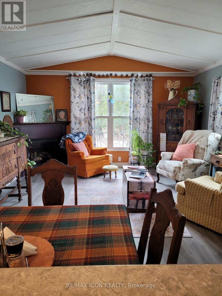 35 - 9839 Lakeshore Road, Lambton Shores, Ontario  N0M 1T0 - Photo 6 - X12954112