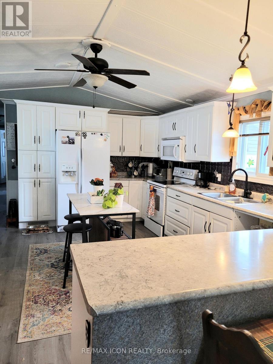 35 - 9839 Lakeshore Road, Lambton Shores, Ontario  N0M 1T0 - Photo 8 - X12954112