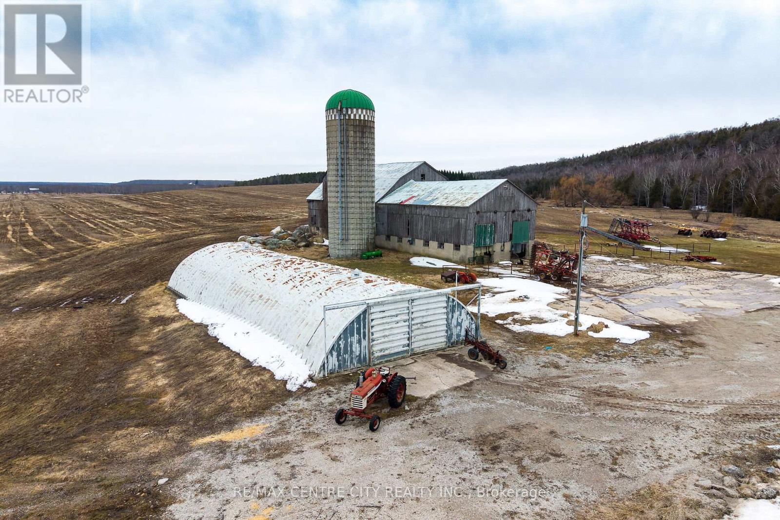 383230 Dawson Road, Georgian Bluffs, Ontario  N0H 2T0 - Photo 27 - X12954142