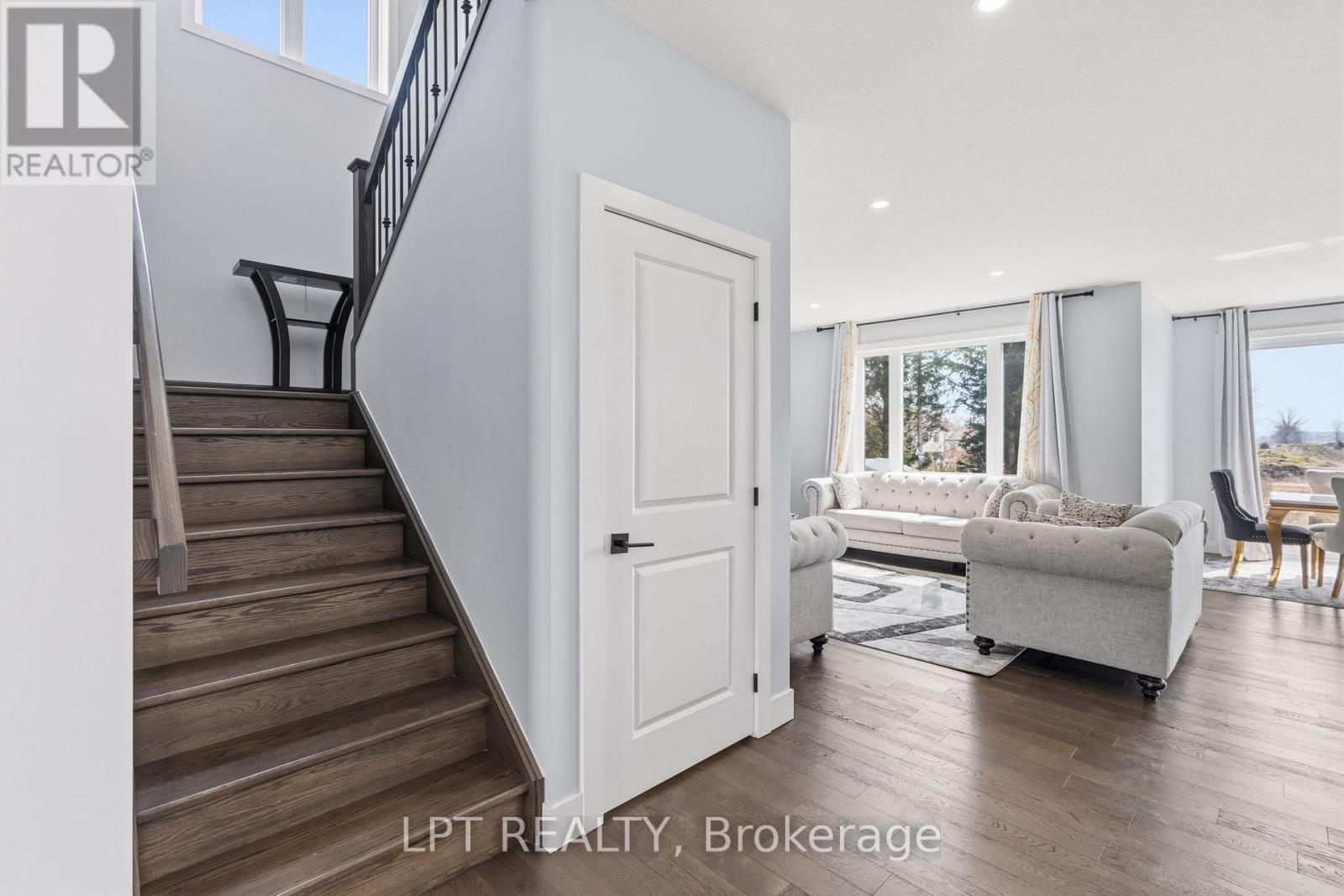 163 Mcleod Street, North Middlesex, Ontario  N0M 2K0 - Photo 11 - X12954240