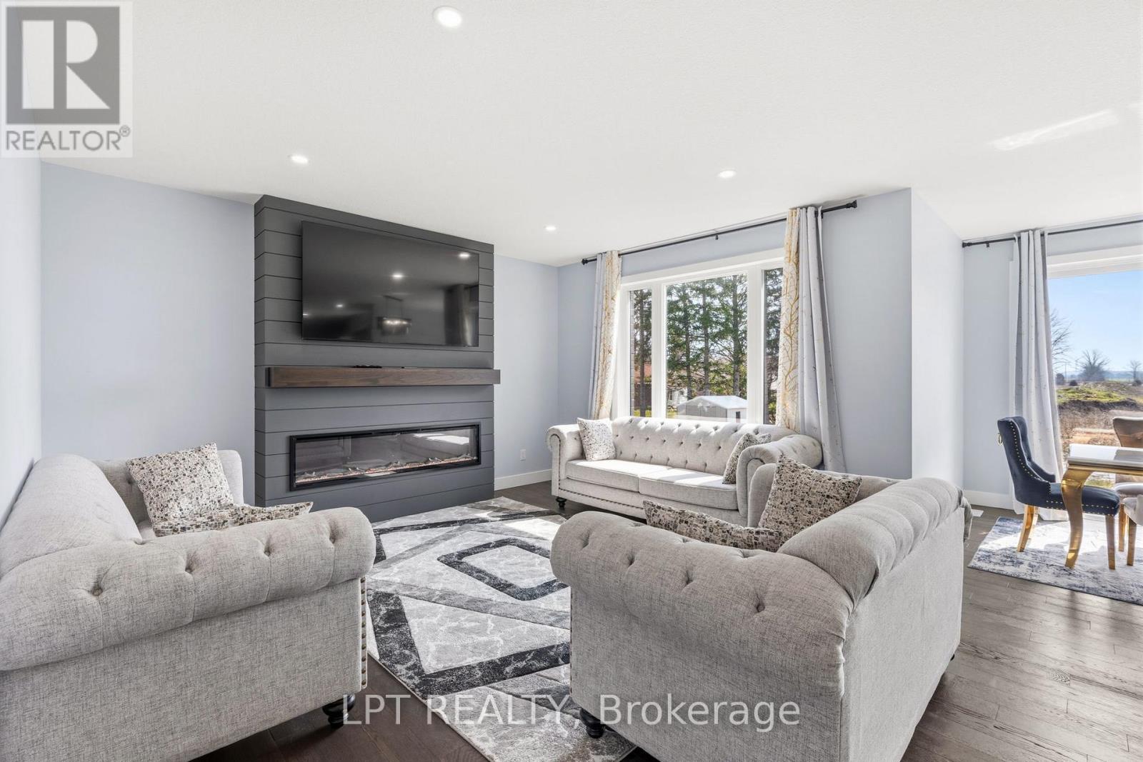 163 Mcleod Street, North Middlesex, Ontario  N0M 2K0 - Photo 13 - X12954240