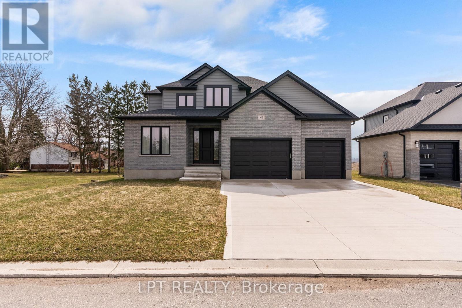 163 Mcleod Street, North Middlesex, Ontario  N0M 2K0 - Photo 3 - X12954240