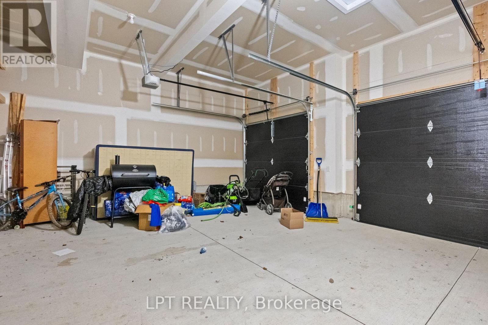 163 Mcleod Street, North Middlesex, Ontario  N0M 2K0 - Photo 40 - X12954240