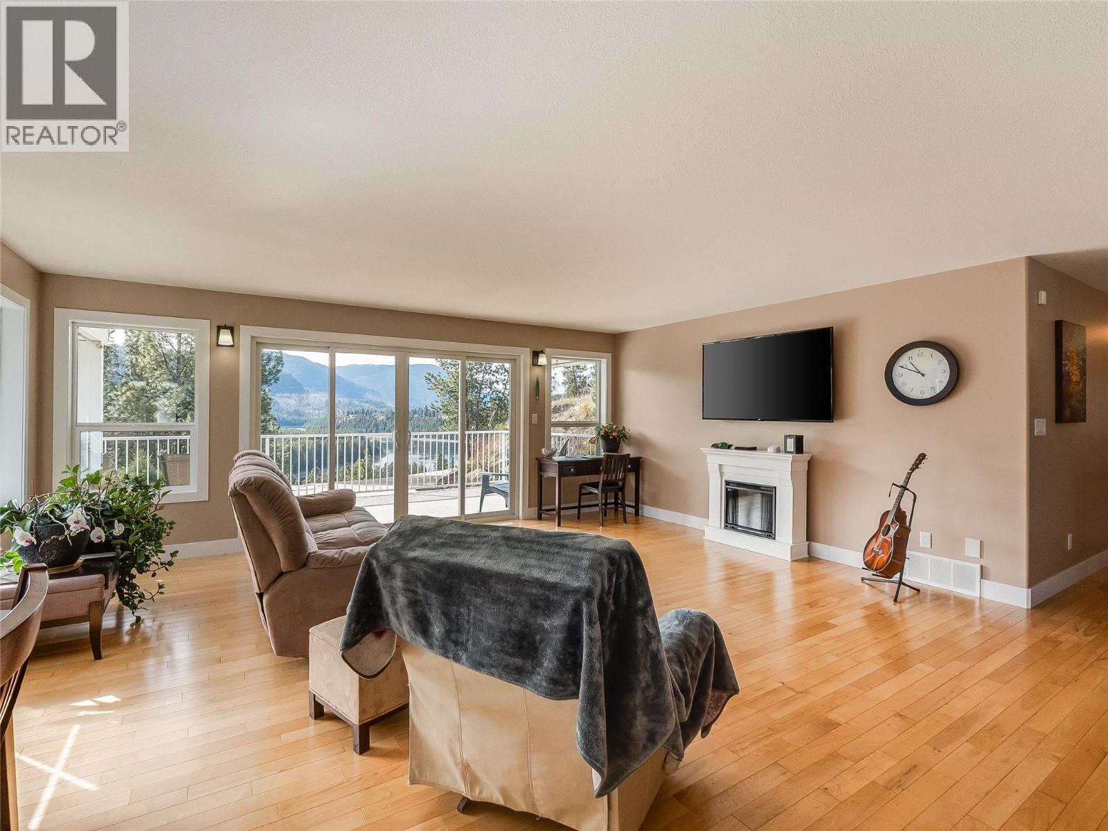 3835 5th Avenue, Castlegar, British Columbia  V1N 4Y5 - Photo 8 - 10381415