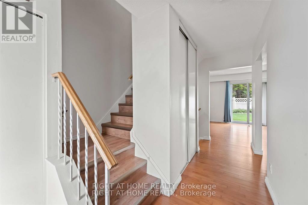 21 - 5 Hadley Circle, Ottawa, Ontario  K2H 6P1 - Photo 3 - X12954194