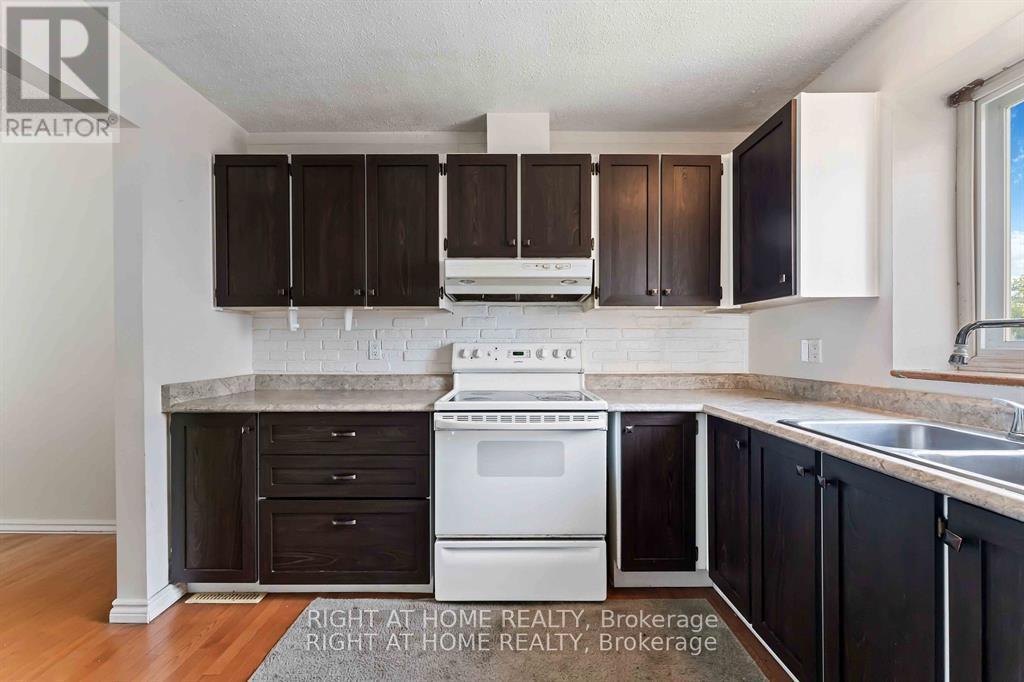 21 - 5 Hadley Circle, Ottawa, Ontario  K2H 6P1 - Photo 4 - X12954194