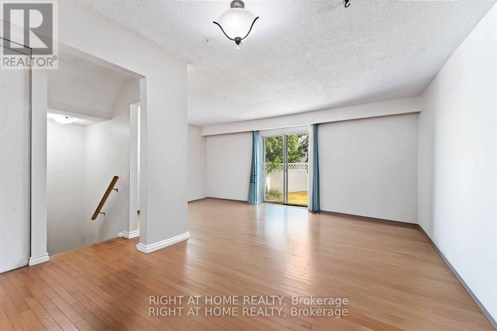 21 - 5 Hadley Circle, Ottawa, Ontario  K2H 6P1 - Photo 6 - X12954194