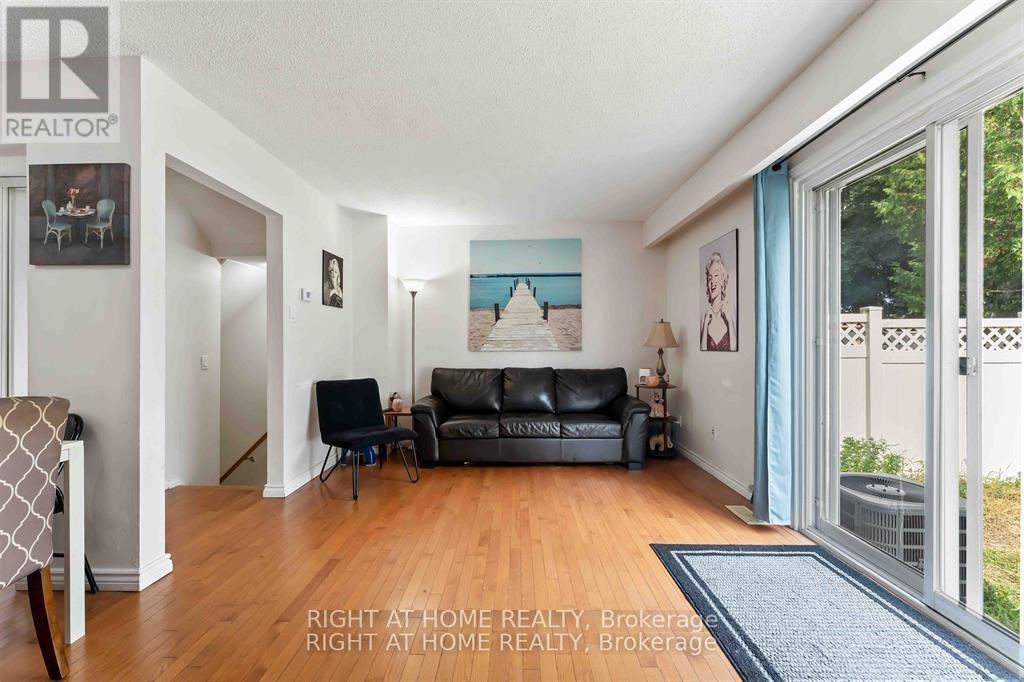 21 - 5 Hadley Circle, Ottawa, Ontario  K2H 6P1 - Photo 7 - X12954194