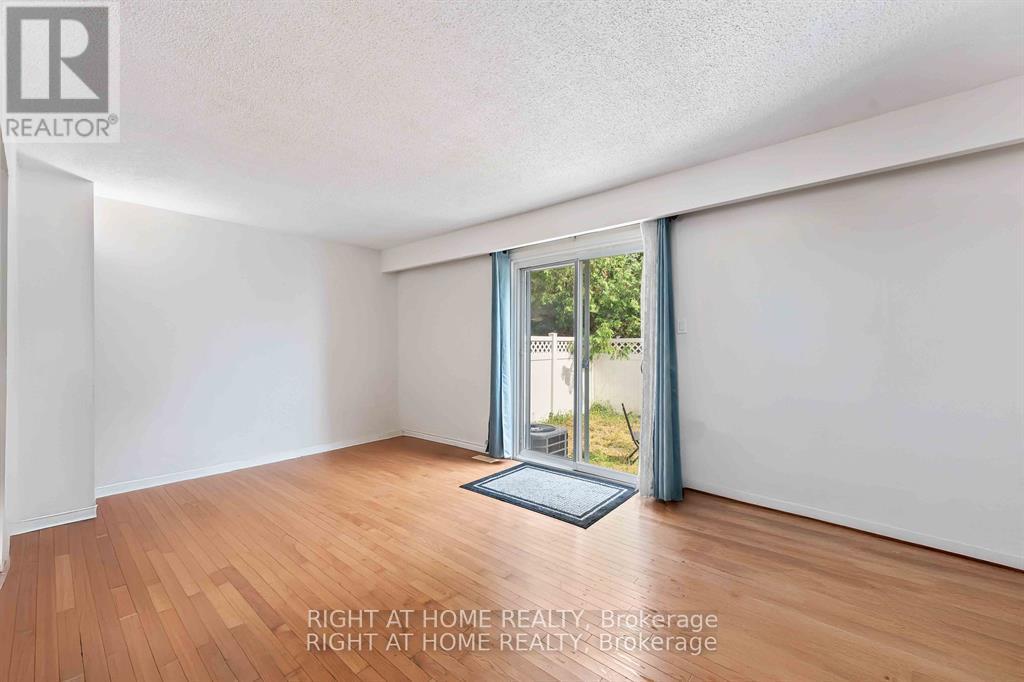 21 - 5 Hadley Circle, Ottawa, Ontario  K2H 6P1 - Photo 8 - X12954194