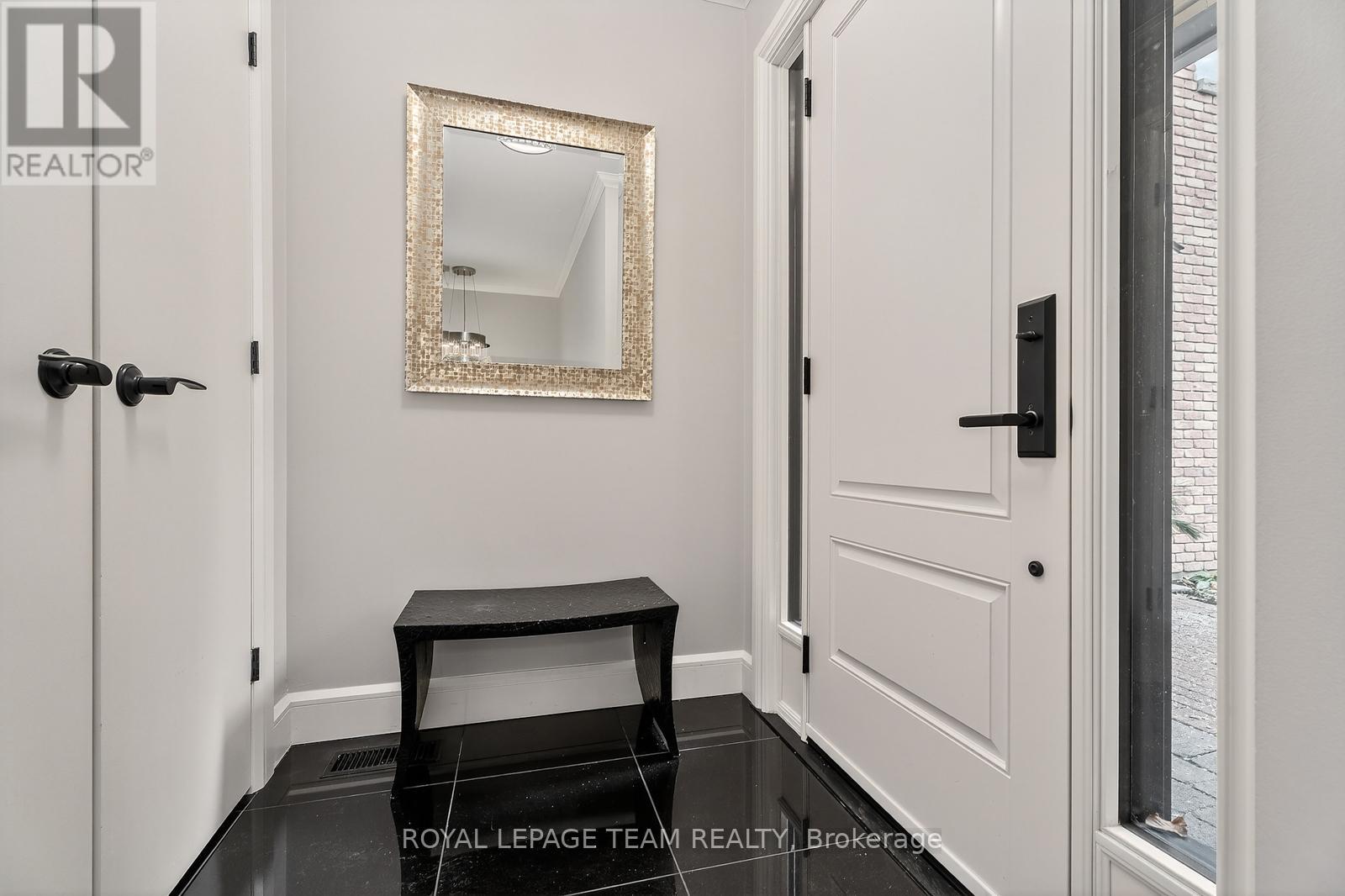 Unit 10 - 55 Whitemarl Drive, Ottawa, Ontario  K1L 8J9 - Photo 22 - X12954238